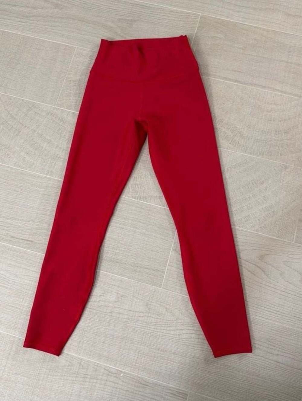Alo Yoga High-Waist Airlift Leggings Red Size S